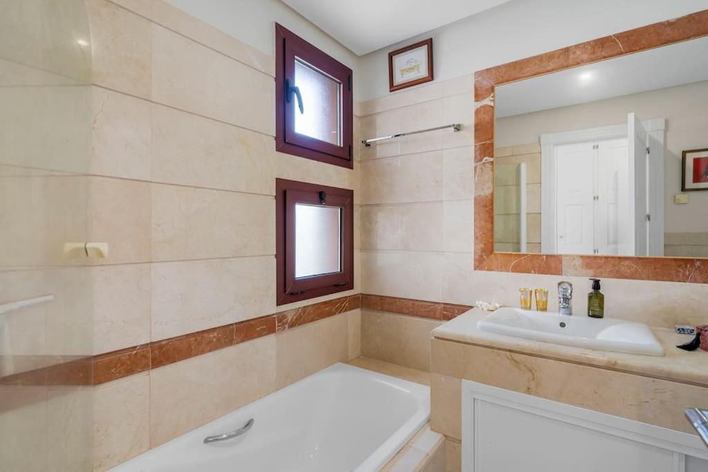Apartamento Breath Taking Views At Brisas, 3br Flat W/pool Marbella